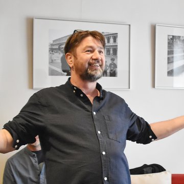 Beseda s novinářem Radkem Bartoníčkem